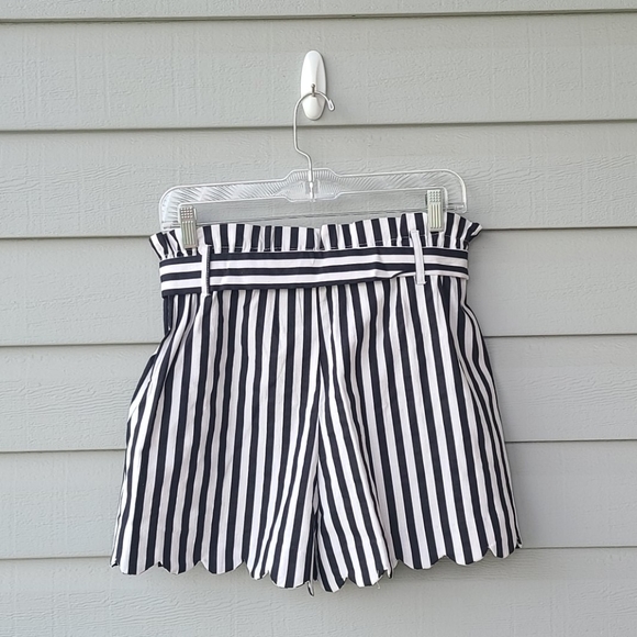 Striped paper bag waist shorts - Picture 2 of 4